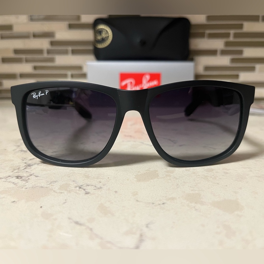 Ray-Ban Justin Black Polarized Gradient Grey Lens 54MM Sunglasses RB4165 622/T3 - Picture 3 of 10